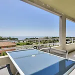 T3 Avec Terrasse Vue Sur à 400m De La *