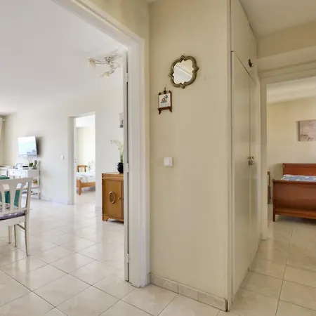 T3 Avec Terrasse Vue Sur A 400m De La *