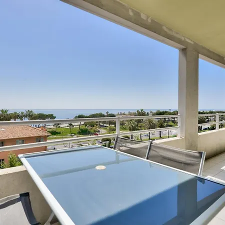 T3 Avec Terrasse Vue Sur à 400m De La *